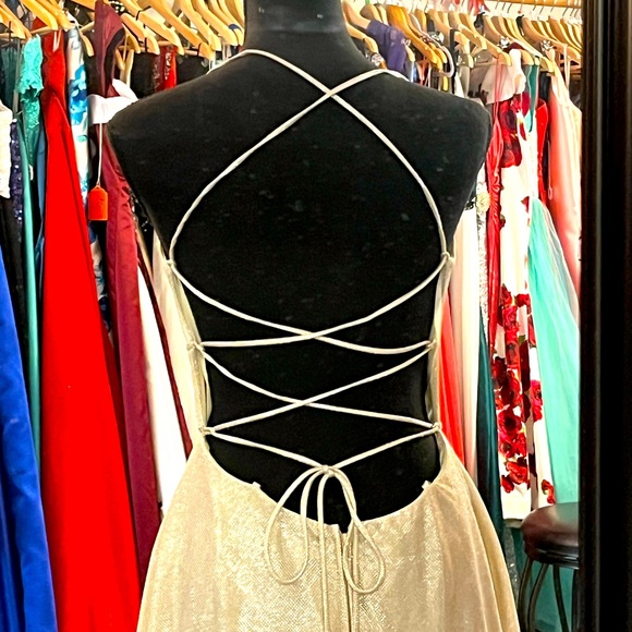 Gold dress - Picture 3 of 4